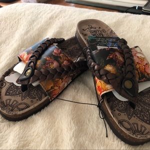 Muk Luks flip flops